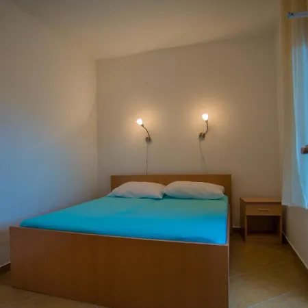 Nina A4 * Baška Voda